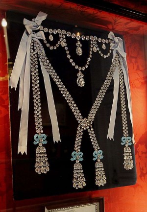 Кардинал де Роган приобрёл ожерелье для королевы Марии-Антуанетты
