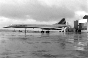 Сверхзвуковой самолёт «Конкорд» совершил свой первый коммерческий рейс