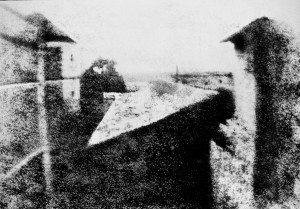 Жозеф Ньепс произвёл первую в мире фотографию