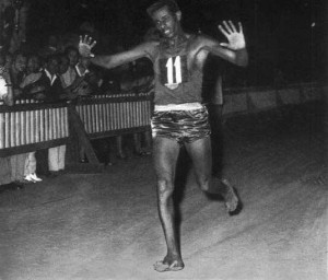 На XVII летних Олимпийских играх победу одержал эфиопский бегун, бежавший босиком